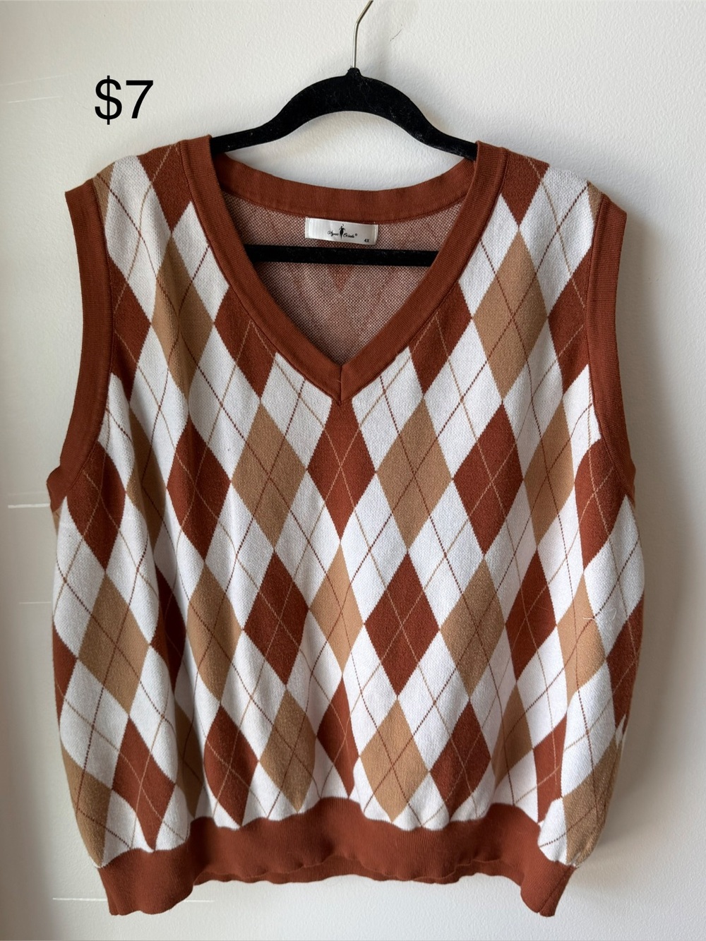 Argyle V-Neck Sweater Vest in Rust, Camel & White